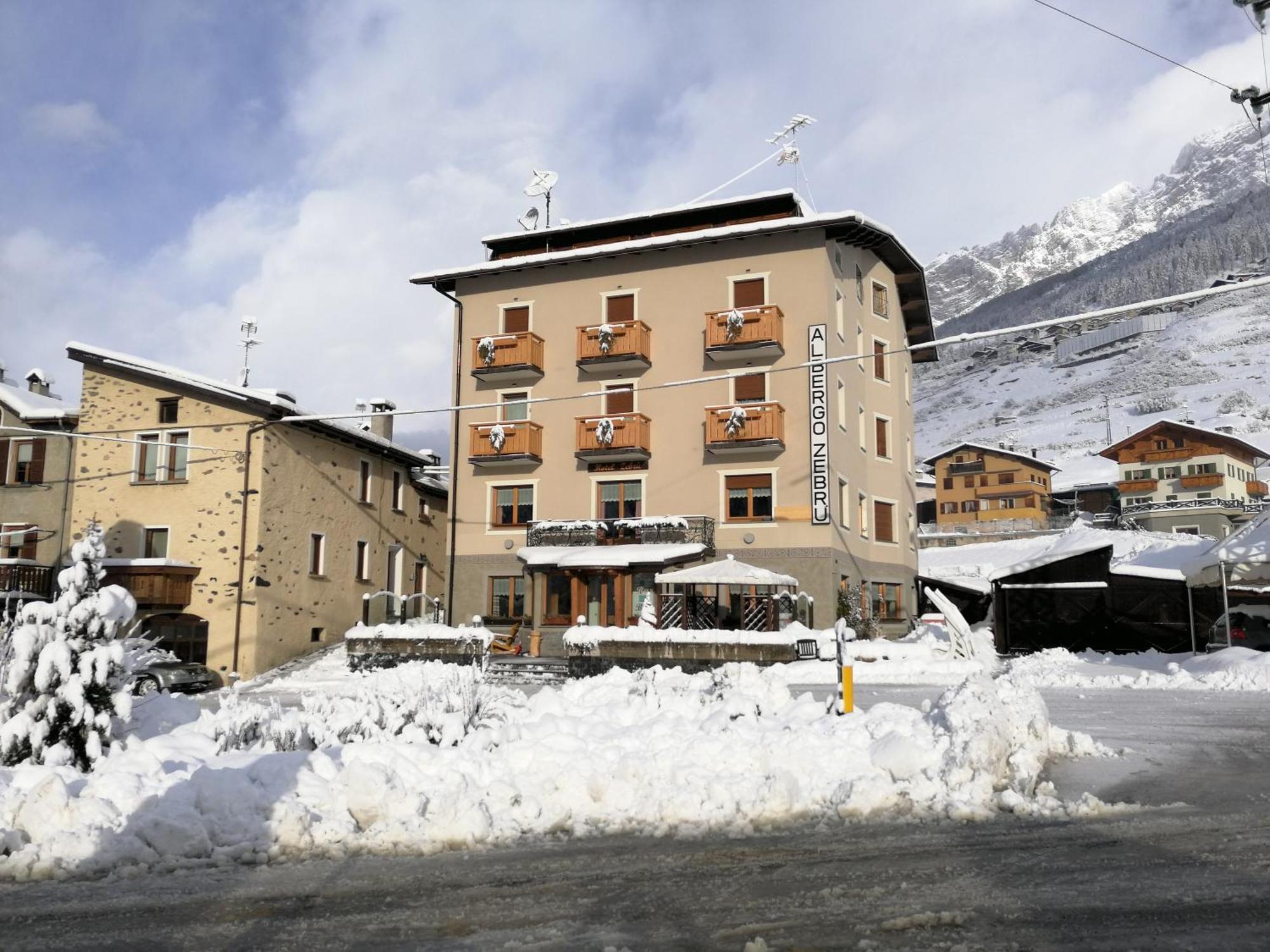 Hotel Zebrù Valfurva Buitenkant foto
